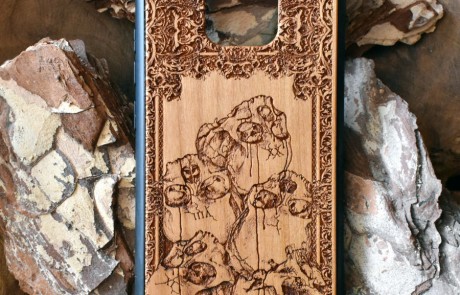 grabado láser en madera Funda smartphone Engraver's Dungeon