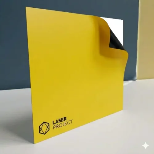 lámina de plástico bicapa adhesivo amarillo con grabado negro