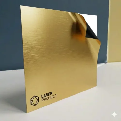 lámina de plástico bicapa adhesivo dorado con grabado negro