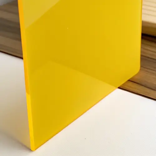 Metacrilato opaco brillante de color amarillo