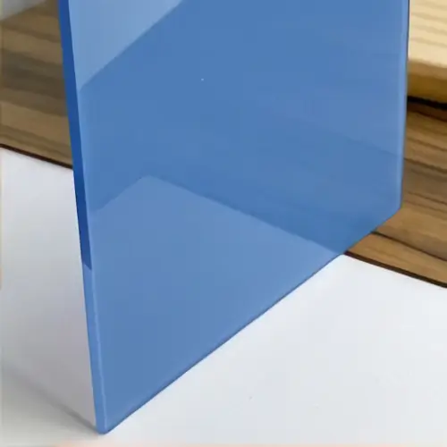 Metacrilato pastel de color azul delfinio con acabado brillante