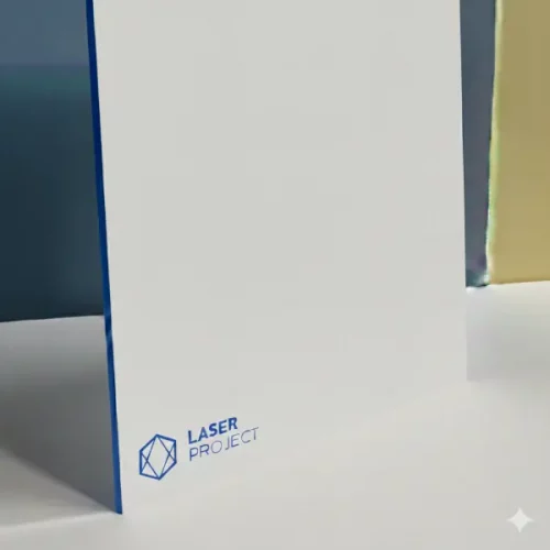 Plástico bicapa blanco y grabado azul