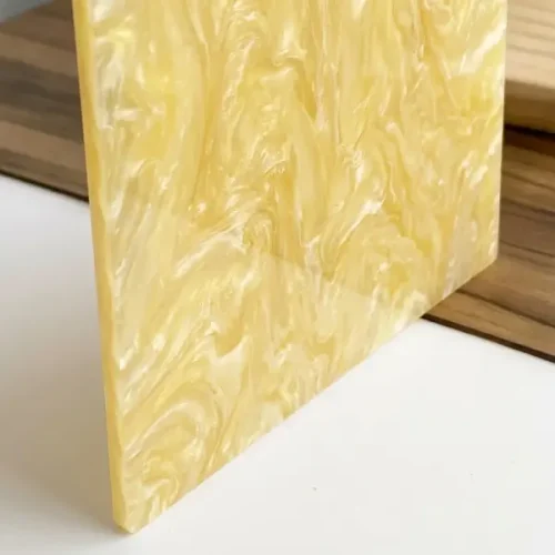 Metacrilato nacarado de color amarillo